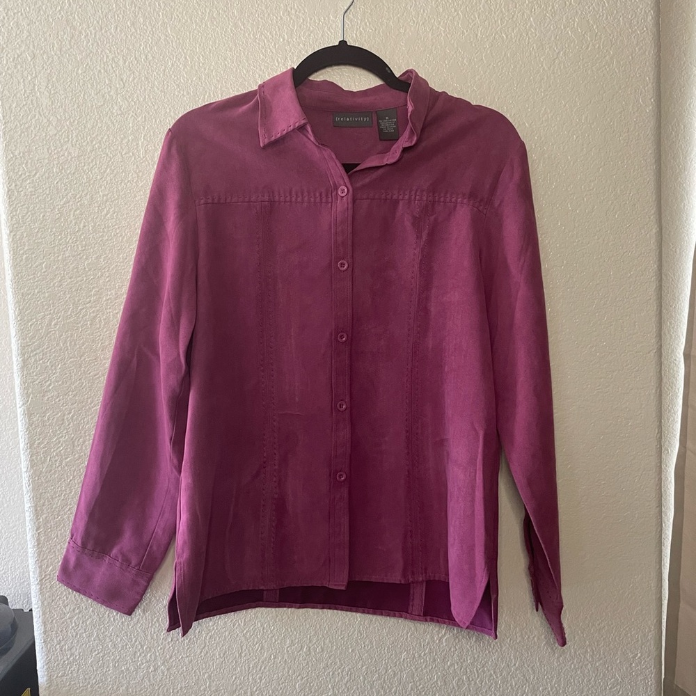 Relativity button up